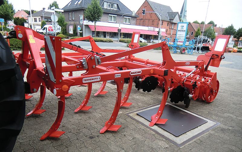 Maschio TERREMOTO 3-300 mit Dachringwalze