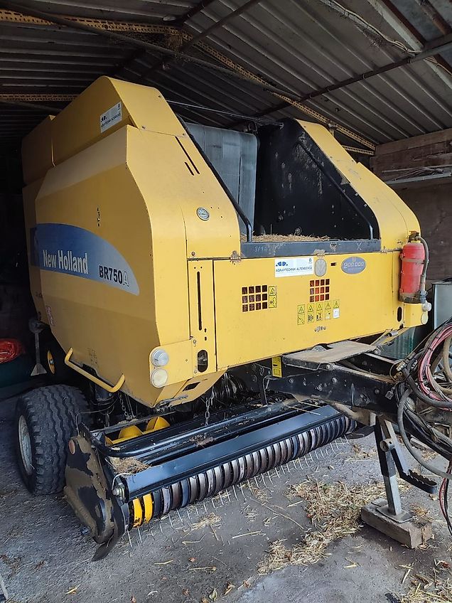 New Holland BR 750 A