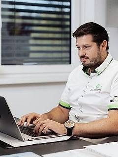 Υπεύθυνος Κύριος Blaz BERA